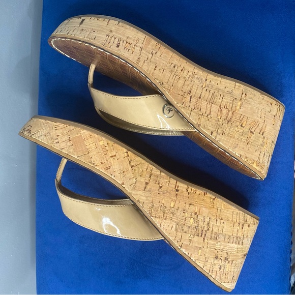 Sam Edelman Romy sandals patent leather tan flip flop wedges. - Picture 12 of 14